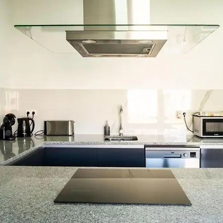 Logement Avec Baignoire De Luxe Fonte Boa