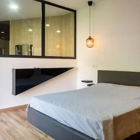 Logement Avec Baignoire De Luxe * Fonte Boa