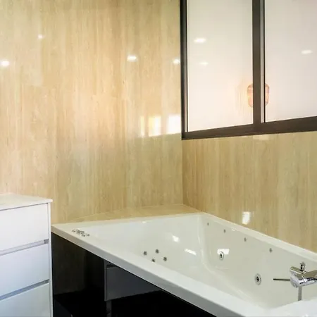Logement Avec Baignoire De Luxe